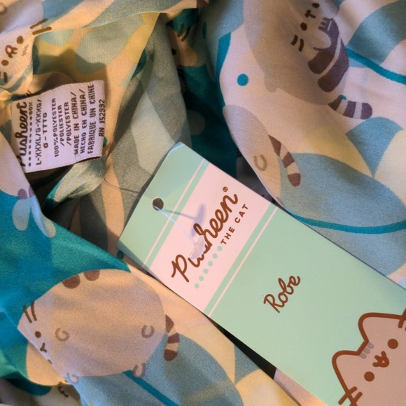Pusheen Spring Box Exclusive Green Botanical Leaf Plant Satin Silk-Like Robe - Picture 2 of 3